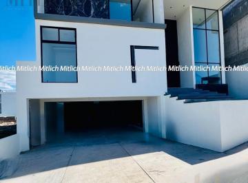 Casa · 650m² · 4 Recámaras · 4 Estacionamientos · Casa en Venta Residencial a Estrenar $24,000,000.