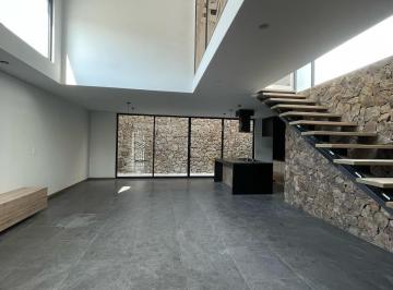 Casa · 200m² · 3 Recámaras · 2 Estacionamientos · Casa - Altozano