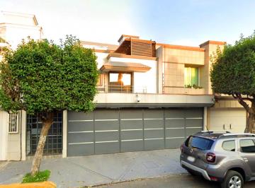Casa de 4 habitaciones, Coyoacán · Casa de 240 m² con 4 Recámaras en Venta en Paseos de Taxqueña