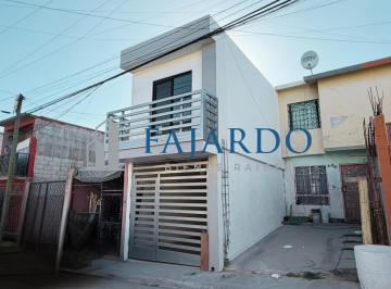 Casa de 3 habitaciones, Tijuana · Bonita Casa en Villas del Sol, Priv. Sobre Bvl Las Aguas en Renta.