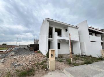 Casa · 232m² · 3 Recámaras · 2 Estacionamientos · Casa en Desarrollo en Venta en Fraccionamiento Residencial Santuaria, Sjr, Qro.