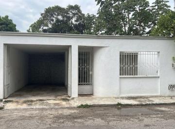 Casa de 3 habitaciones, Mérida · Hermosa y Cómoda Casa de Una Planta en Venta en Colonia Prado Norte