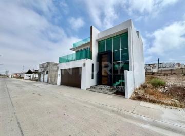 Casa · 297m² · 4 Recámaras · 2 Estacionamientos · Casa en Renta con Vista Al Mar | Playas de Rosarito
