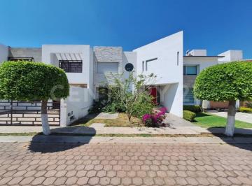Casa en condominio · 146m² · 3 Recámaras · 2 Estacionamientos · Casa en Renta en Campestre Bugambilias, Sjr, Querétaro.