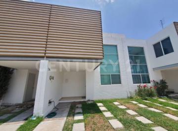 Casa · 102m² · 3 Recámaras · 2 Estacionamientos · Casa en Renta en Agave Azul, San Juan del Río, Querétaro.