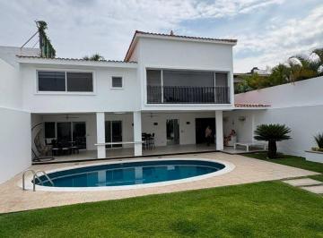 Casa de 6 habitaciones, Cuernavaca · Casa Dentro de Fraccionamiento con Vigilancia