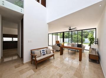 Casa · 188m² · 3 Recámaras · 2 Estacionamientos · Hermosa Residencia Amueblada en Privada Tamora Conkal. Norte de Mérida