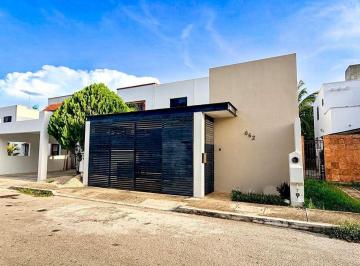 Casa · 294m² · 4 Recámaras · 2 Estacionamientos · Casa en Gran Santa Fe de 4 Recámaras, Mérida