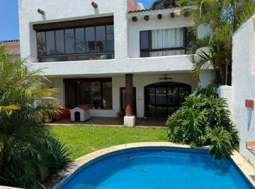 Casa de 3 habitaciones, Cuernavaca · Casa Dentro de Exclusivo Fraccionamiento