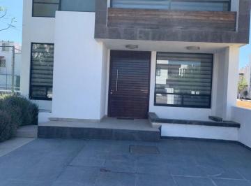 Casa en condominio de 4 habitaciones, Celaya · Rento Excelsa Casa Amueblada Para Ejecutivos Fracc Maderas Residencial