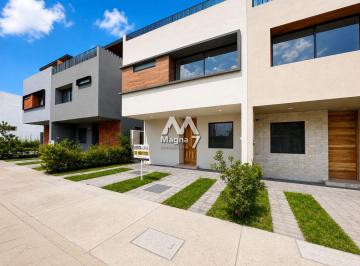 Casa de 4 habitaciones, Zapopan · Casa en Venta Zona Real Solares