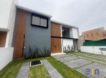 Casa · 340m² · 3 Recámaras · 3 Estacionamientos · Lomas del Rio. Casa en Vennta