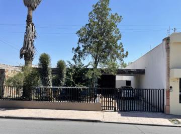 Casa de 3 habitaciones, Saltillo · Casa en Renta con Vocación Comercial en Zona Centro
