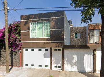 Casa de 4 habitaciones, Tlalnepantla de Baz · Casa en Venta en Jacarandas, Tlanepantla, Estado de Mexico