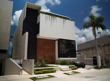 Casa · 1120m² · 4 Recámaras · 4 Estacionamientos · Casa de Lujo en Venta Laguna 2 Puerto Cancún