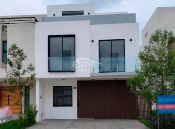 Casa de 3 habitaciones, Zapopan · Casa en Venta en Parques Vallarta, Zapopan — 3 Rec · 236 m²