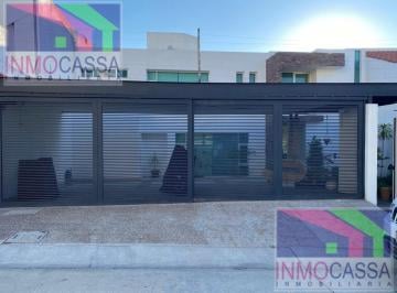 Casa · 450m² · 3 Recámaras · 3 Estacionamientos · Casa - Bosques del Refugio