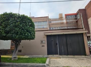 Casa · 200m² · 3 Recámaras · 1 Estacionamiento · Casa en Venta en Ciudad Satelite, a Unos Pasos de Zona Azul