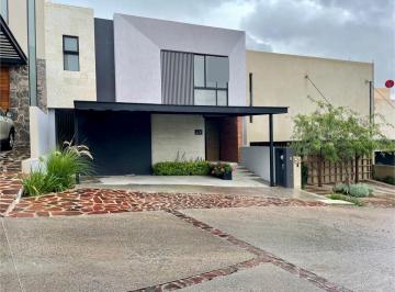 194ec65421df6deb108ce7653e05844647a5a1761851a56708f5f464140559dd · Casa Nueva en Venta con Recamara en Planta Baja en Altozano Querétaro
