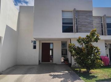 Casa · 150m² · 3 Recámaras · 2 Estacionamientos · Venta de Casa en Puerta Natura Frente a Amenidades (Sin Amueblar)