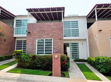 Casa en condominio de 3 habitaciones, Emiliano Zapata · Venta de Casa en Morelos, Recámara en Planta Baja, con Alberca