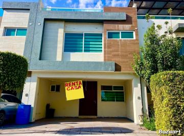 Casa · 200m² · 3 Recámaras · 3 Estacionamientos · Casa en Arboledas del Pedregal. Periférico Puebla