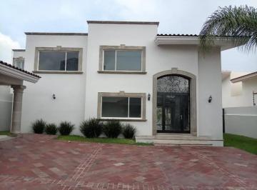 1 · Casa en Venta en Balcones del Campestre, León: Espaciosa Residencia con Jardín Privado