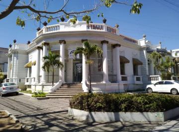 Casa de 15 habitaciones, Guadalajara · Casa Patrimonial en Venta en La Americana