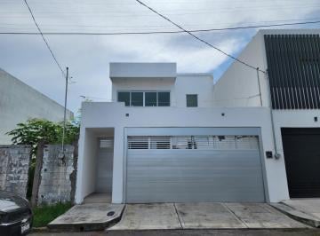 Casa · 205m² · 3 Recámaras · 1 Estacionamiento · Casa en La Tampiquera en Venta con Recámara en Planta Baja