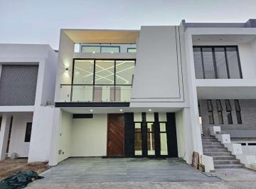 Casa en condominio de 3 habitaciones, Zapopan · Casa en Venta en Coto Maple I Valle Imperial