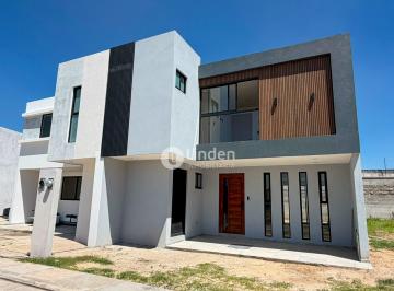 Casa · 143m² · 3 Recámaras · 2 Estacionamientos · Casa en Venta en Cuatro Caminos, Cuautlancingo.