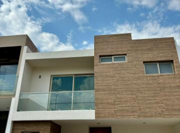 Casa · 200m² · 4 Recámaras · 2 Estacionamientos - Gabriela Martínez Aguirre · Casa en Venta Fraccionamiento Punto Sur Tlajomulco de Zuñiga