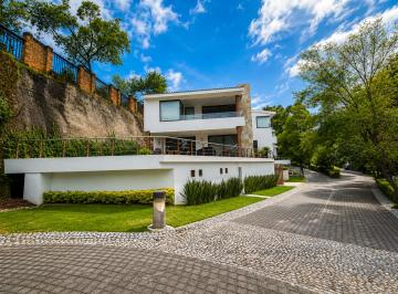 Casa en condominio de 4 habitaciones, Huixquilucan · Residencia Contemporánea con Vistas Al Campo de Golf en Vista del Lago, Bosque Real