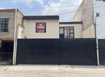 Casa de 5 habitaciones, Zapopan · Casa en Venta en Colonia Miramar