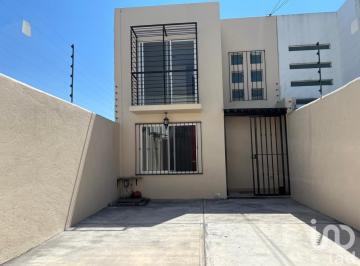 Casa · 107m² · 3 Recámaras · 2 Estacionamientos · Casa Sola en Venta, 2 Niveles a Una Cuadra de Teopanzolco Cuernavaca