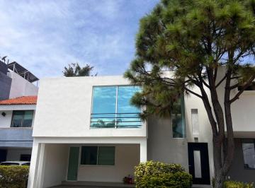 Casa en condominio de 3 habitaciones, Zapopan · Casa en Venta en Novaterra