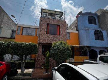 Casa en condominio de 3 habitaciones, Iztapalapa · Casa en Venta en Unidad Habitacional Los Mirasoles, Iztapalapa.