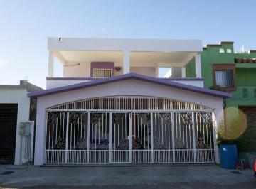 Casa · 179m² · 3 Recámaras · 2 Estacionamientos · Casa Grande en Venta en Camino Real - (4)