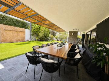 Casa de 5 habitaciones, Zapopan · Casa Rodeada de Naturaleza y Áreas Verdes con Mucho Potencial