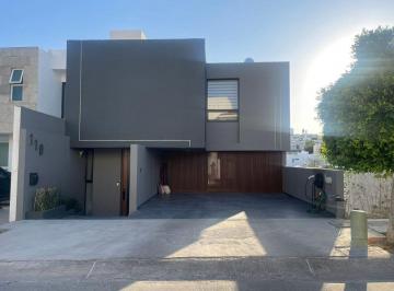 Casa de 3 habitaciones, León · Casa en Renta Amueblada o Venta en Barranca del Refugio León Guanajuato