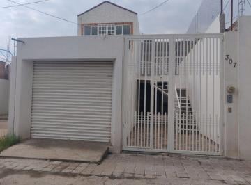 Casa de 4 habitaciones, Pabellón de Arteaga · Venta de Casa con Local Comercial y 4 Recámaras en Pabellón de Arteaga