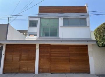 N/A · Casa en Venta Remodelada con Roof Garden - Militar Marte