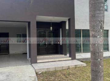 Casa · 285m² · 4 Recámaras · 2 Estacionamientos · Casa en Venta en Los Cristales