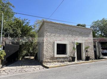 Casa · 261m² · 2 Recámaras · 15 Estacionamientos · Casa en Renta en Santiago Centro