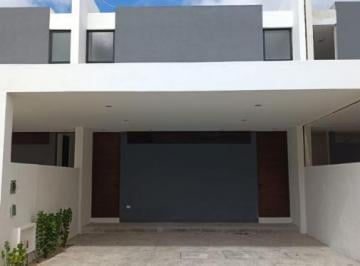 Casa · 188m² · 2 Recámaras · 2 Estacionamientos · Town House Super Equipado con Piscina en Privada en Xcanatún Mérida