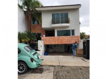 Casa de 4 habitaciones, Tlajomulco de Zúñiga · Venta de Casa en Fracc Privado Precio Debajo del Valor Avaluo