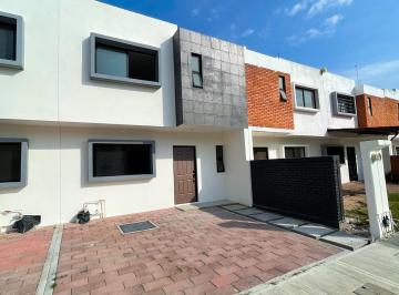 Casa · 120m² · 3 Recámaras · 2 Estacionamientos · Casa en Venta: Fraccionamiento Valle Campestre
