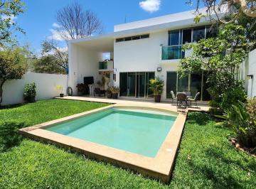 Casa · 388m² · 4 Recámaras · 2 Estacionamientos · Casa en Venta Montes de Ame