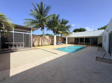 Casa · 394m² · 4 Recámaras · 4 Estacionamientos · Casa en Venta en Mérida, Sitpach, Amplio Terreno, con Paneles Solares
