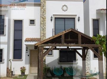 Casa · 3 Recámaras · 1 Estacionamiento · Casa en Renta en Azul Marino